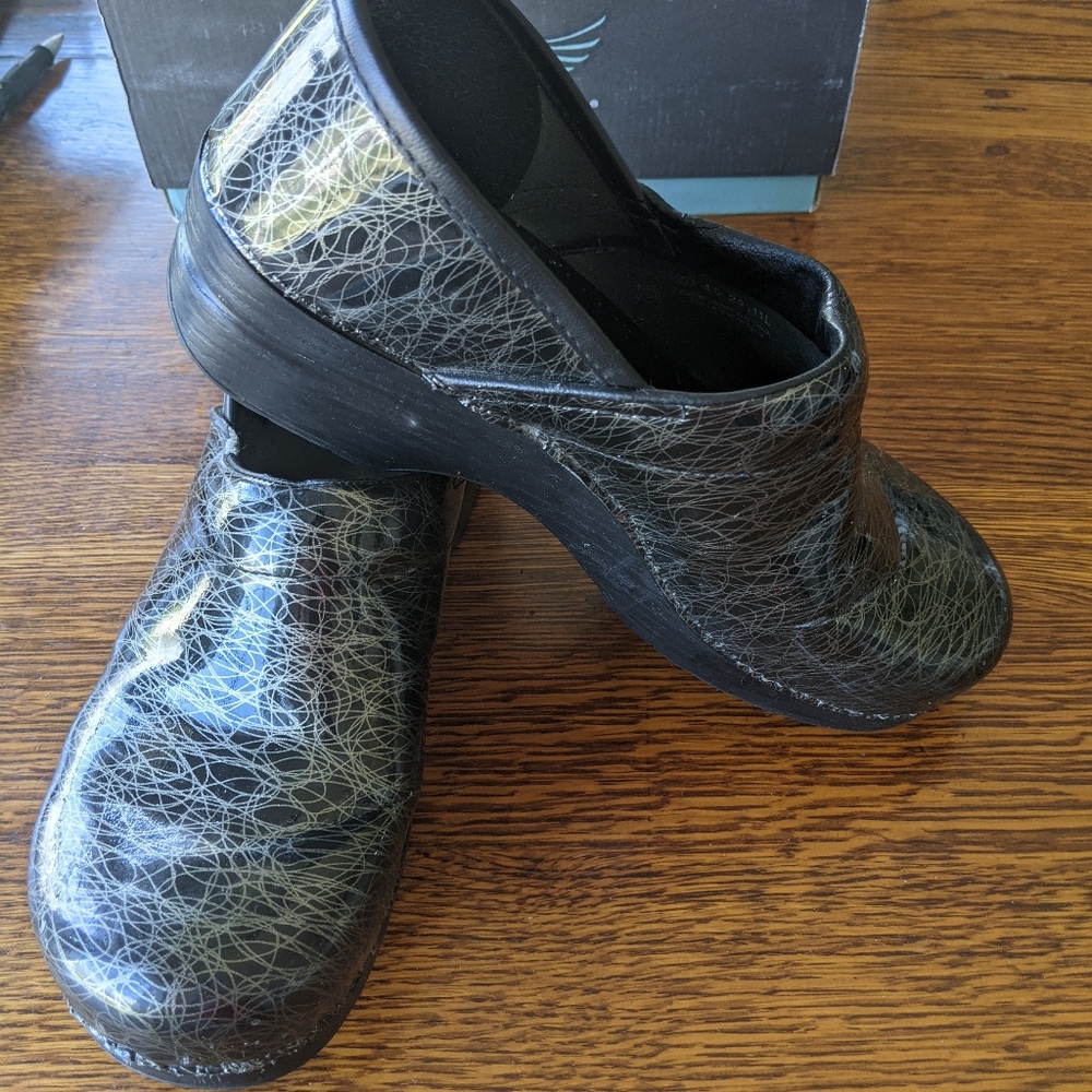 Dansko Professional Black Scribble Patent Size 40